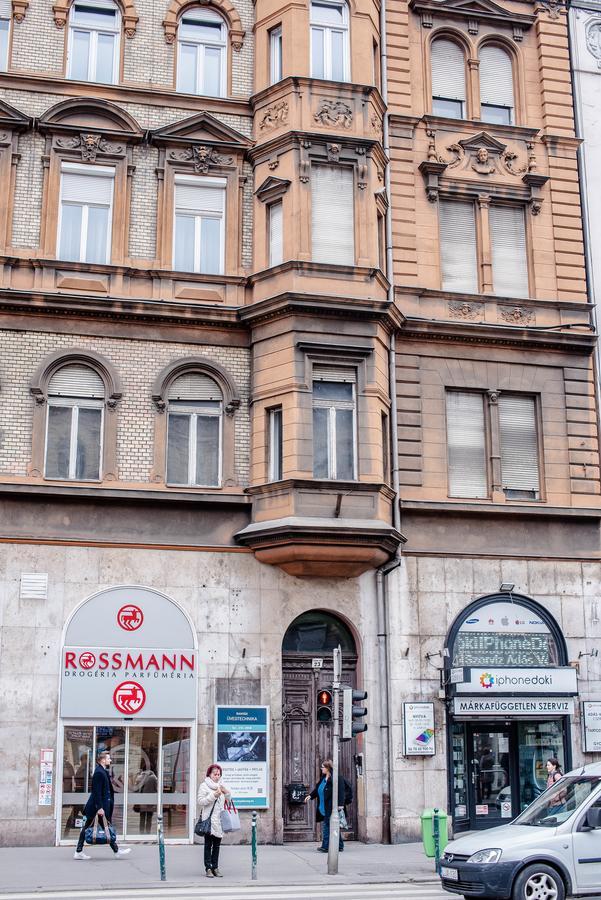 Nine Trees Apartment Budapest Esterno foto